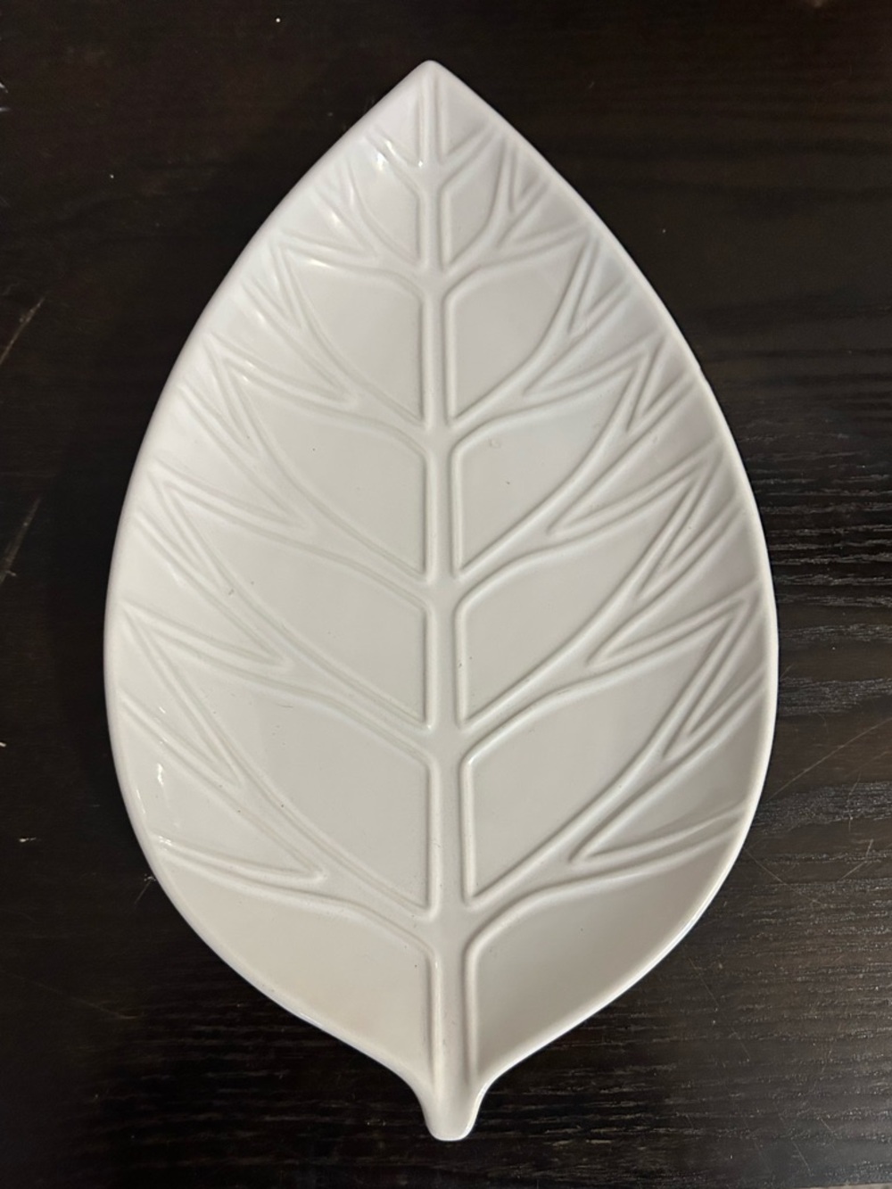 Leaf-Shaped Ceramic Serving Platter in White